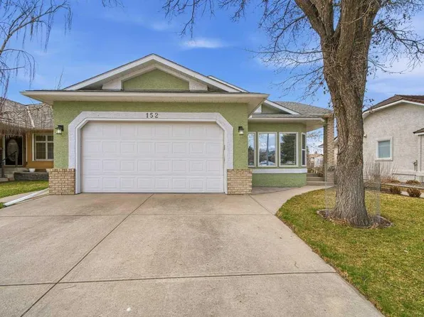 152 E Waterstone Pl SE, Airdrie, AB T4B 2G1