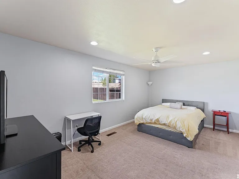 1380 Patricia Dr — Photo 20