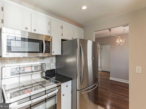 2nd image of 3019 S Buchanan St APT C1