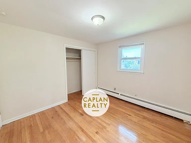37 Bowen St #D — Photo 6