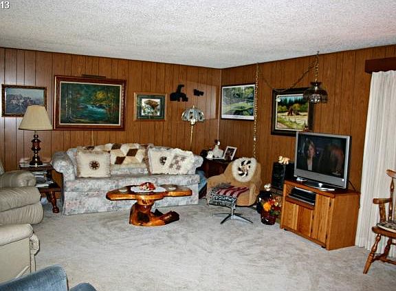 4th image of 190 Whistlers Ln