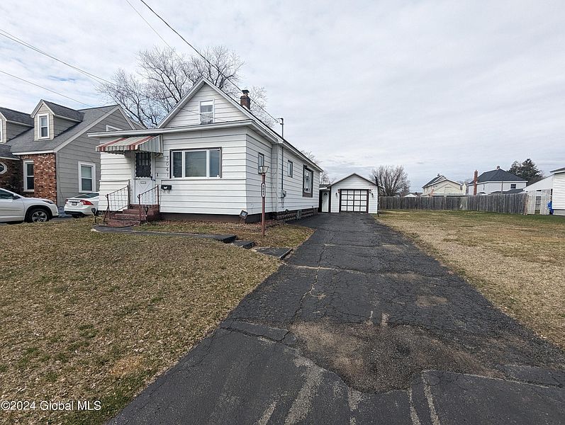 2nd image of 3041 Wellington Avenue