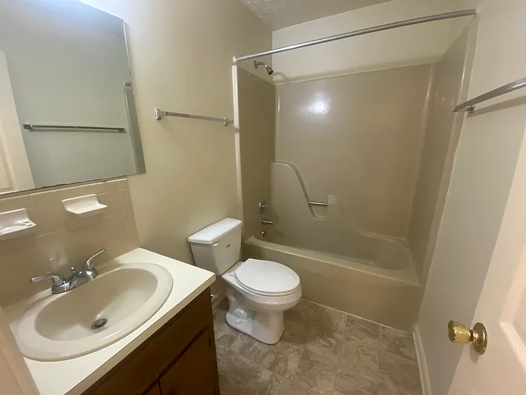 Beechwood Apartments — Photo 37