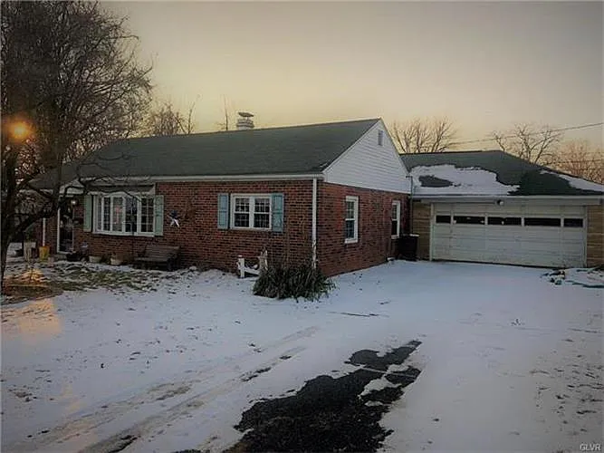 2943 Moravian Ave photo 1