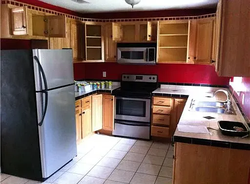 3 bed, 1212 sqft, $1,600 — Photo 2