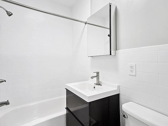 4th image of 482 Tompkins Ave APT 2C