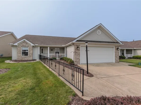 376 Falling Leaf Dr, Seven Hills, OH 44131