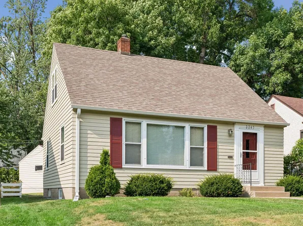 2245 Highland Pkwy, Saint Paul, MN 55116