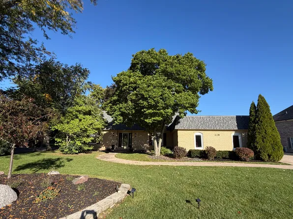 228 Cardinal Dr, Bloomingdale, IL 60108
