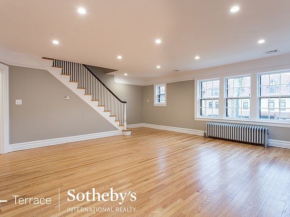 3rd image of 736 Burns St #2
