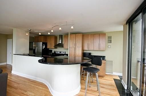 2nd image of 345 W Fullerton Pkwy APT 1103