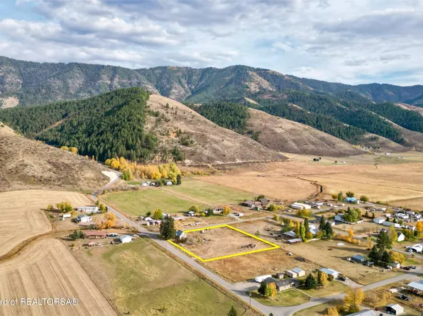 204 North St, Grover, WY 83122