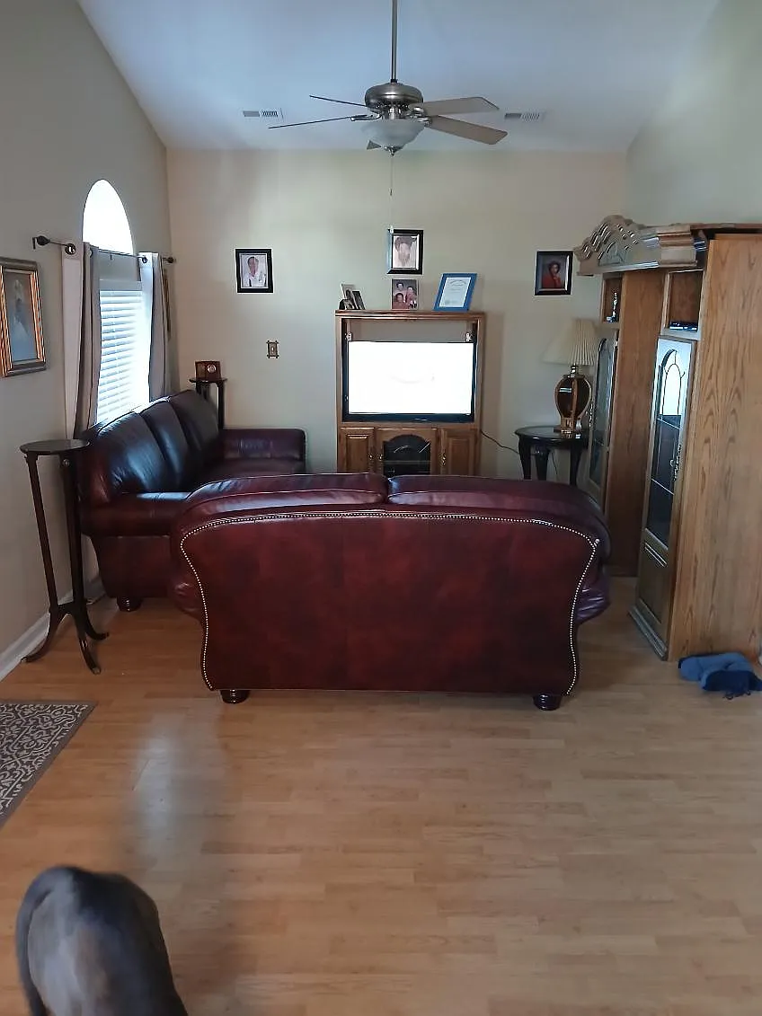 3 bed, 1215 sqft, $1,900 — Photo 1