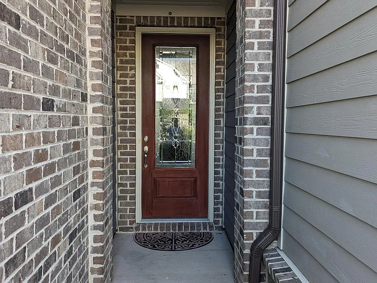 220 Alamosa Pl — Photo 2