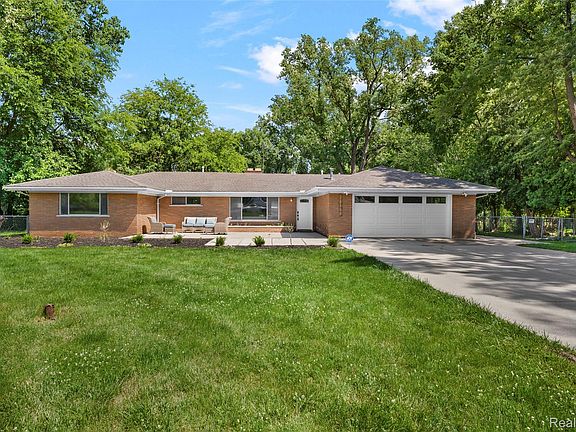 4th image of 25555 Forestview Dr