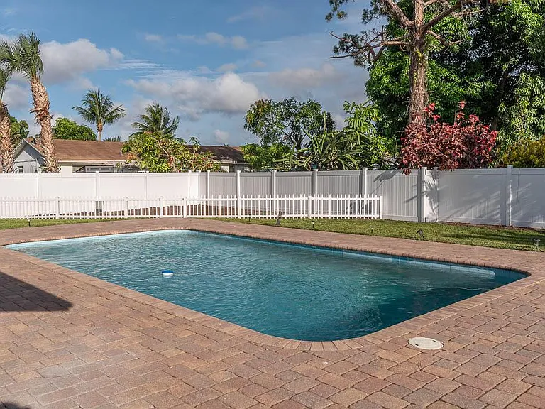 2712 Lake Ida Rd — Photo 3