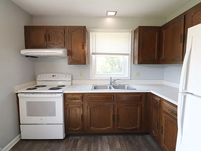 244 Colonial Dr — Photo 11