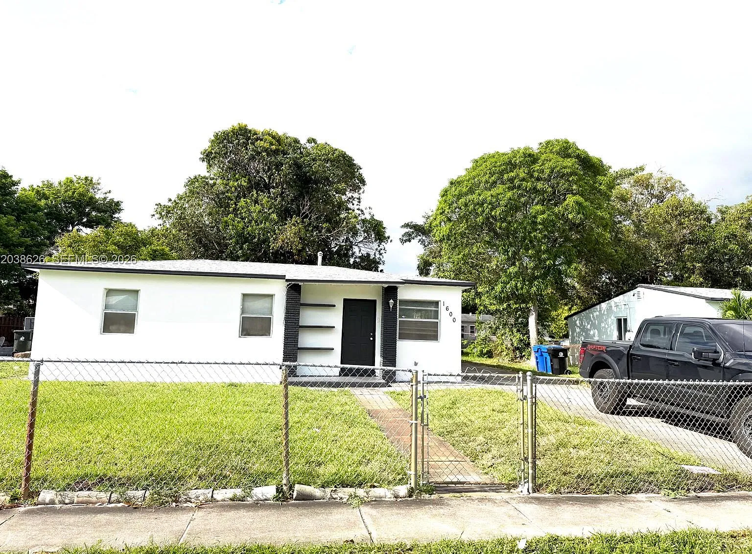 Lauderdale Manors Amd Pla — Photo 1