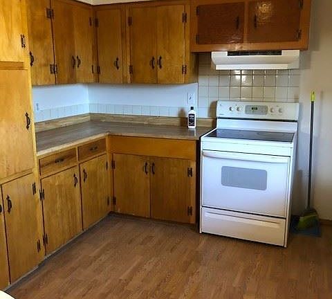 4th image of 1404 N Country Club Cir