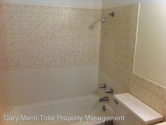 4th image of 1635 W Pheasant St