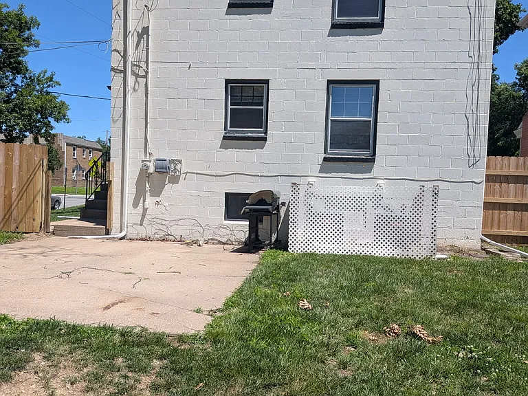 1104 S 32nd St — Photo 42