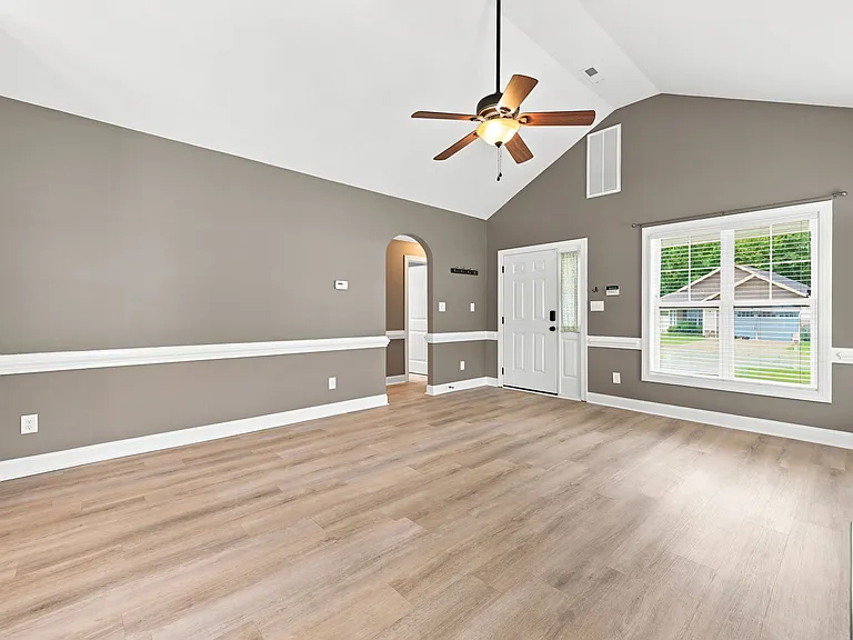 2517 Sawgrass Dr — Photo 6