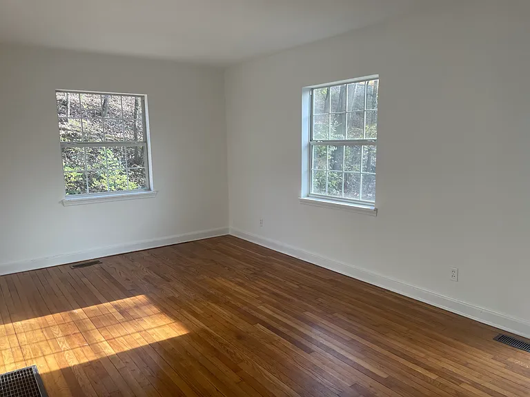 337 Sylvan St — Photo 4