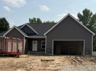4851 Castlewood Dr, Smiths Creek, MI 48074