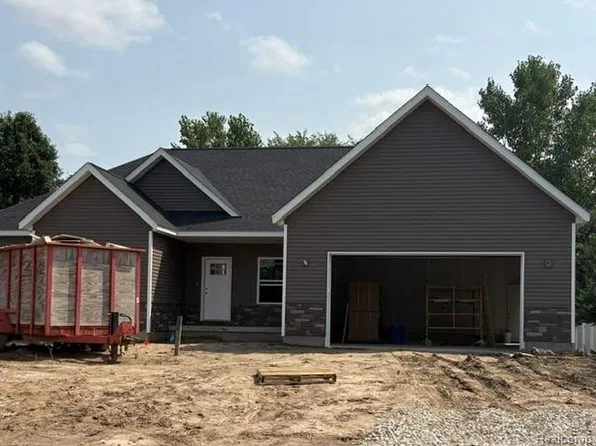 4851 Castlewood Dr, Smiths Creek, MI 48074