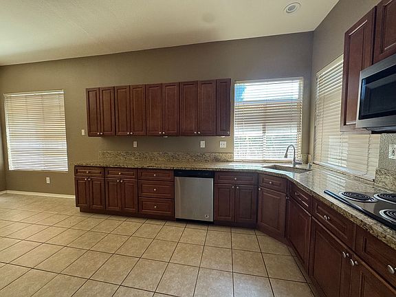 2nd image of 39680 Via Las Palmas