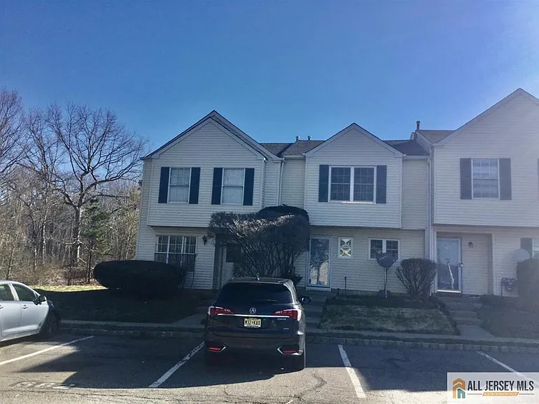 682 Darlington Dr — Photo 2