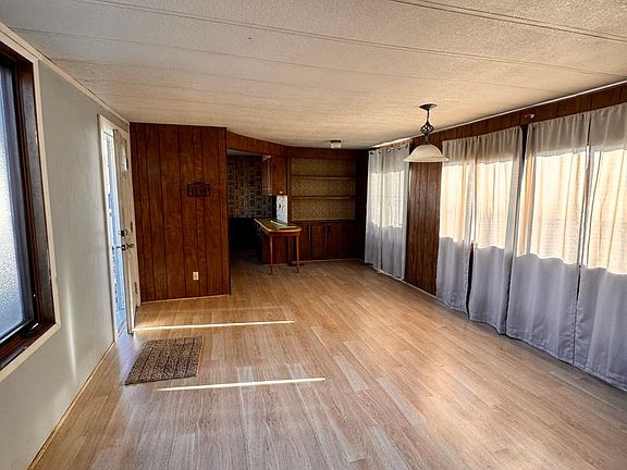 4th image of 341 E 5th Ave