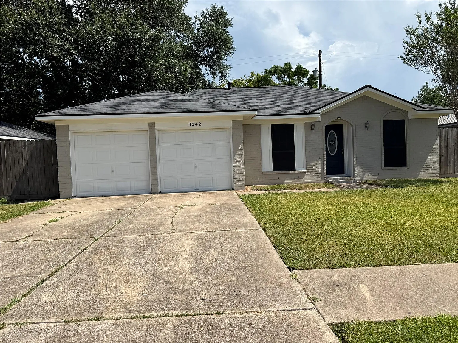 3 bed, 2.0 bath, 1232 sqft, $1,600 — Photo 2