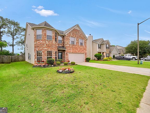 2nd image of 942 Amelia Dr