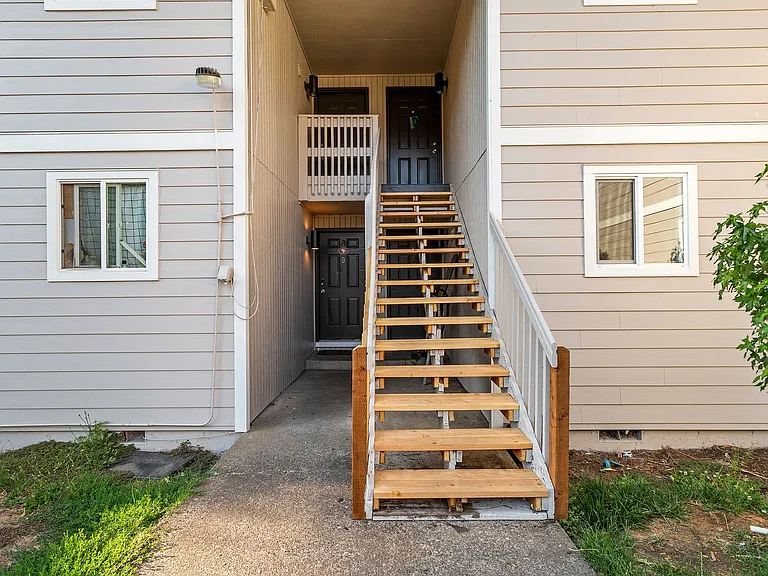 12180 SW Calico Ct — Photo 2