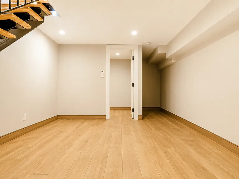 340 Devoe St #2F — Photo 14