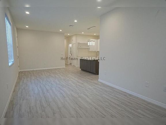 3rd image of 4102 N Thatcher Ave #B