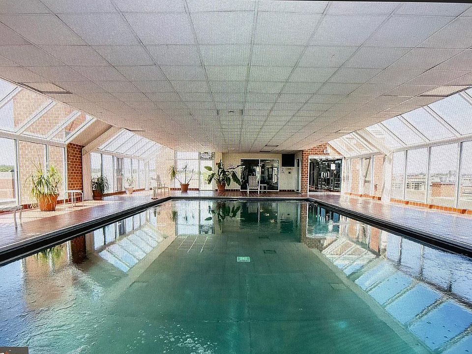 Stainless steel swimming pool