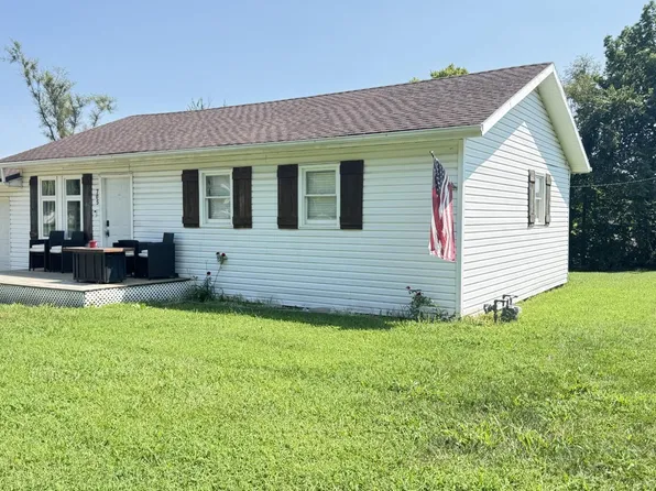 705 Washington St, Oskaloosa, KS 66066