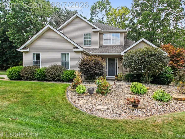 7926 Forest Creek Ct, Whitmore Lake, MI 48189