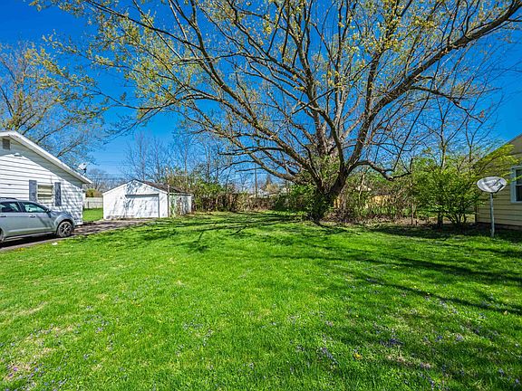 3rd image of 1800 East Dr #23