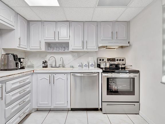 5th image of 14721 Bonaire Blvd APT 112