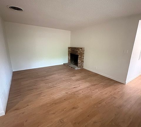 3rd image of 6325 Oakcreek Way