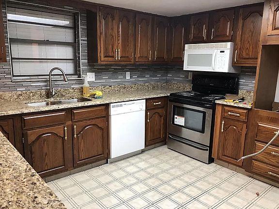 5th image of 3880 Barna Ave