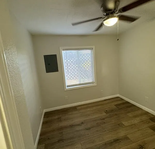 4928 Auburn Dr #B — Photo 34