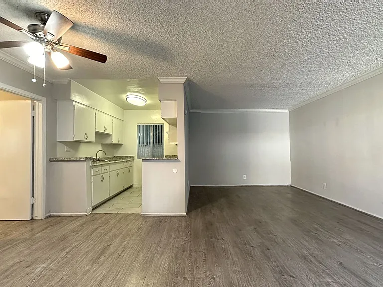 CLN - Collins Apts. — Photo 7