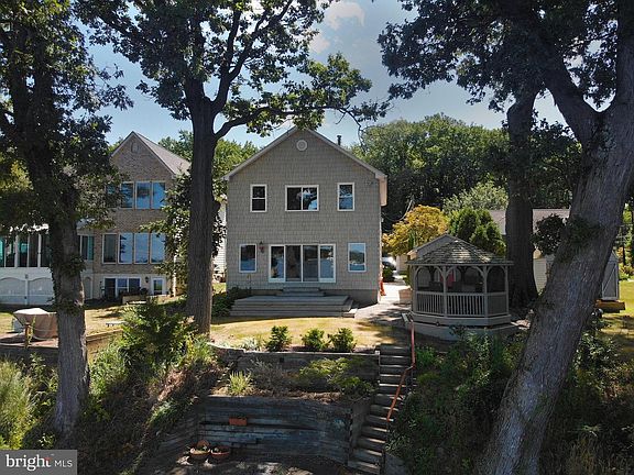 3rd image of 1944 Park Beach Dr