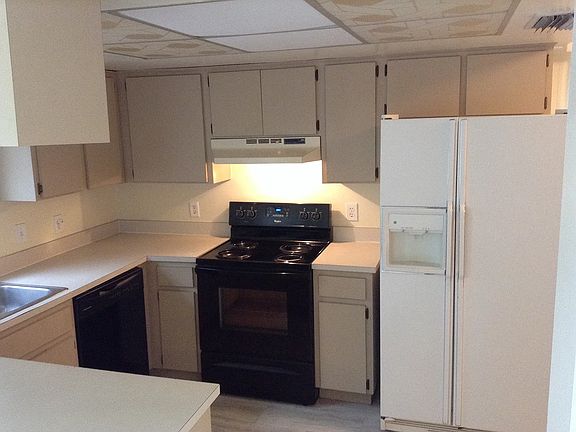 5th image of 424 Regal Park Dr