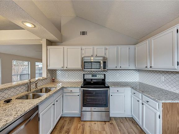 5th image of 6401 Mercedes Dr
