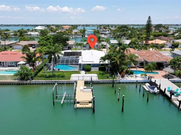 12200 6th St E, Treasure Island, FL 33706